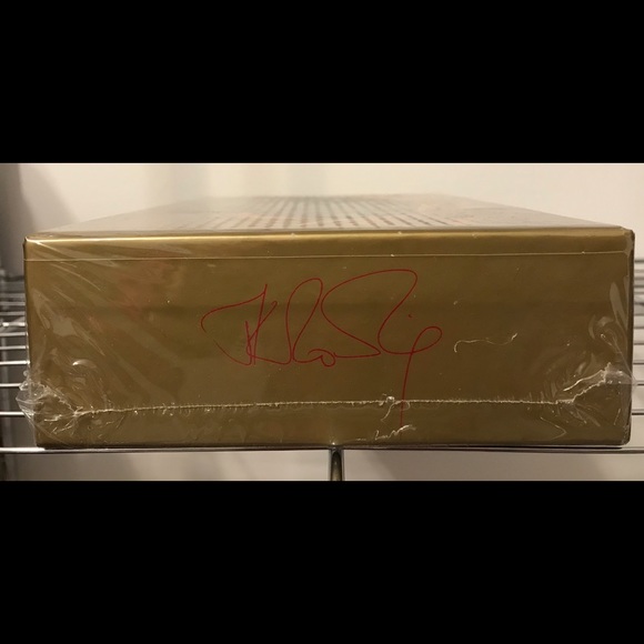 HARRY POTTER Deluxe Edition Book - Picture 3 of 5